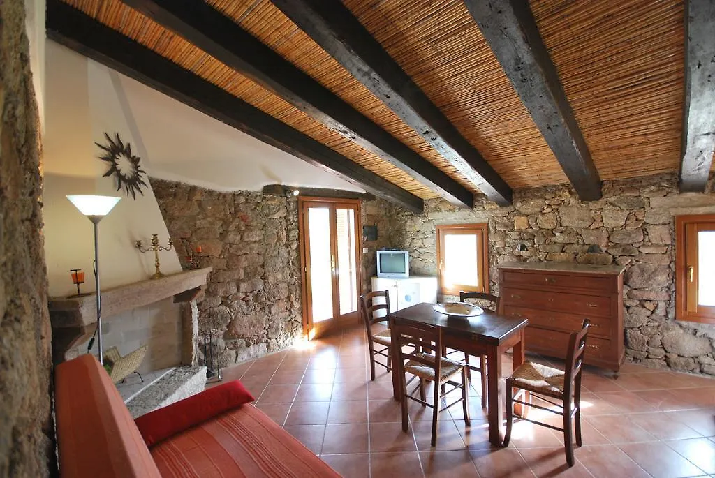 Lu Stazzu Di Tarraolta Aparthotel Vignola Mare 0*,  Italië